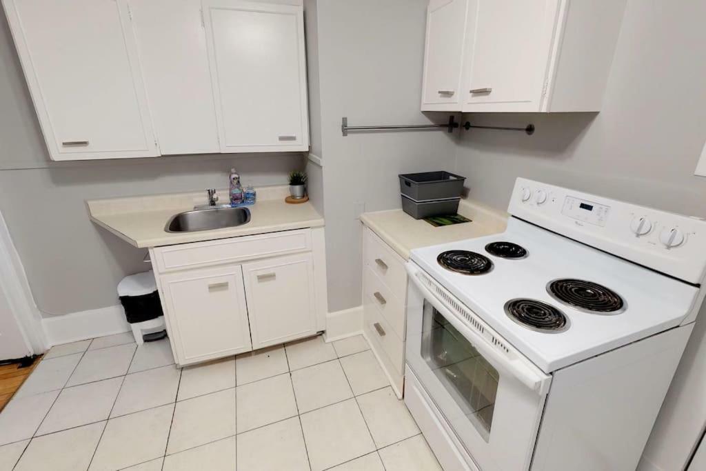 Bright, Clean, Private. In The Heart Of Downtown! Parking, Wi-Fi And Netflix Included Apartment Ottawa Exterior foto